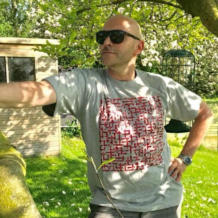 simon rimmer wearing liverpool fc name-chains grey t-shirt